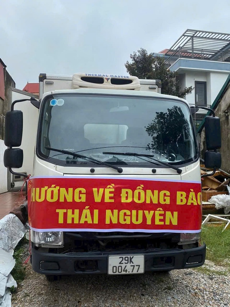 tang ni phat tu to dinh vinh nghiem chua long hung cap tap chuan bi cac phan qua gui toi dong bao vung ngap lut sau bao yaki 9